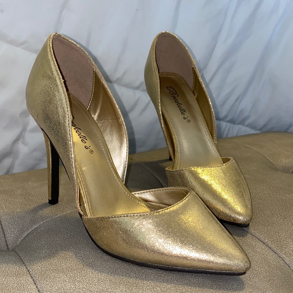 Breckelle’s Pointy Gold Heels